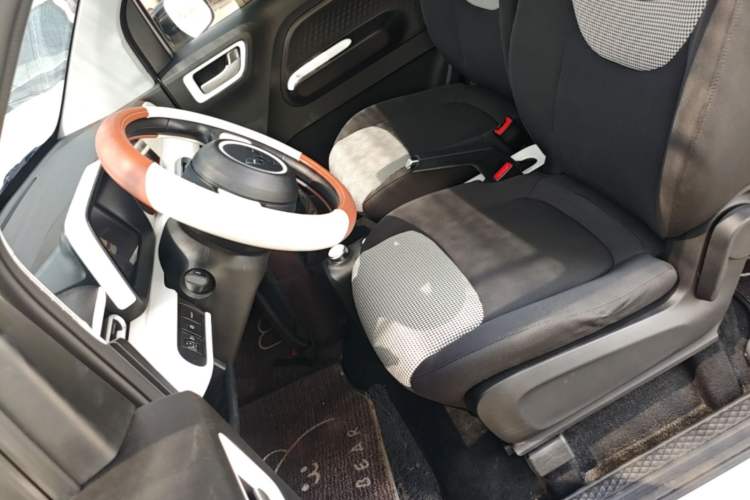 Used Wuling Hongguang MINIEV 2024 3rd Generation 215km Advanced Version Left Front Seat