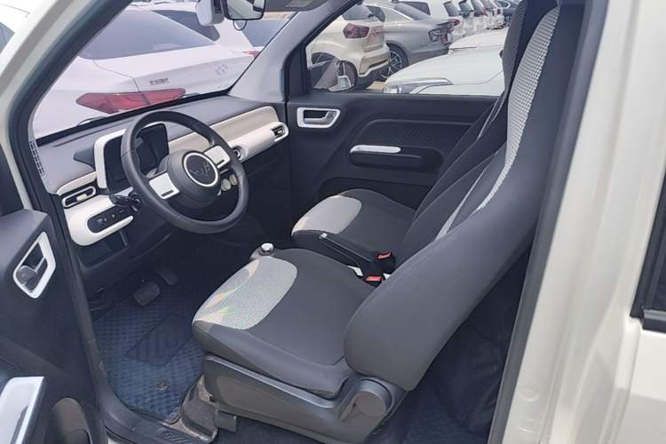 Used Wuling Hongguang MINIEV 2024 3rd Generation 215km Youth Edition Left Front Seat