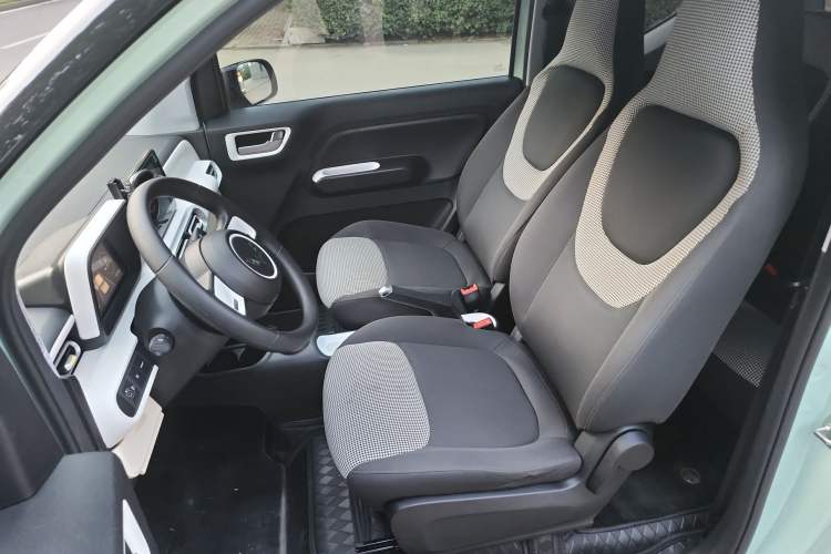 Used Wuling Hongguang MINIEV 2024 3rd Generation 215km Advanced Version Left Front Seat