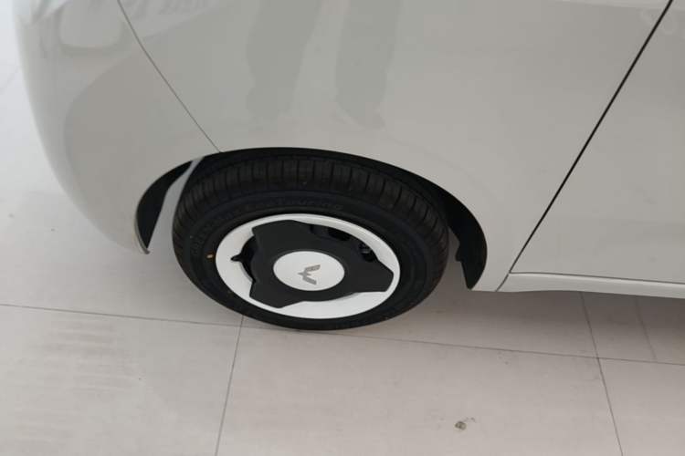 Used Wuling Hongguang MINIEV 2024 3rd Generation 215km Youth Edition Left Front Wheel Hub