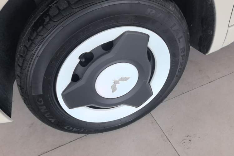 Used Wuling Hongguang MINIEV 2024 3rd Generation 215km Youth Edition Left Front Wheel Hub