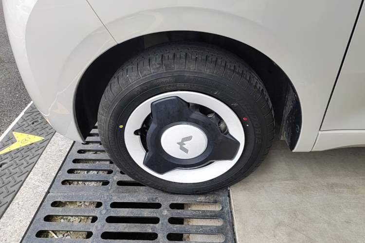 Used Wuling Hongguang MINIEV 2024 3rd Generation 215km Youth Edition Left Front Wheel Hub
