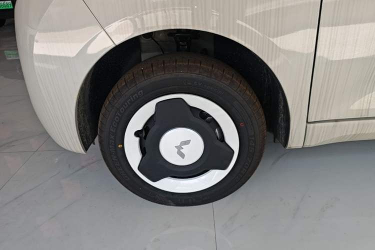Used Wuling Hongguang MINIEV 2024 3rd Generation 215km Youth Edition Left Front Wheel Hub