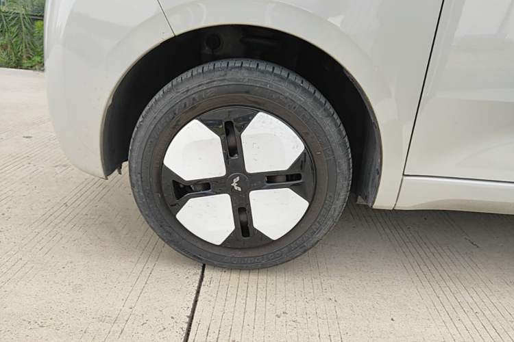 Used Wuling Hongguang MINIEV 2024 3rd Generation 215km Advanced Version Left Front Wheel Hub