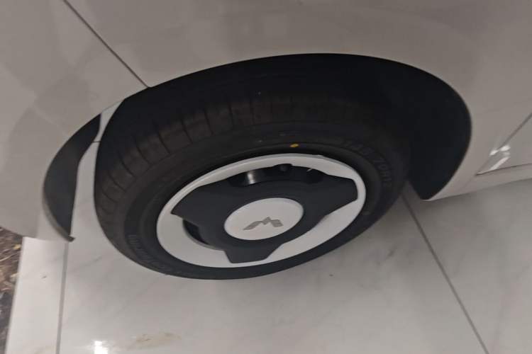Used Wuling Hongguang MINIEV 2024 3rd Generation 215km Youth Edition Left Front Wheel Hub