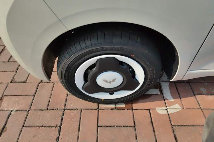 Used Wuling Hongguang MINIEV 2024 3rd Generation 215km Youth Edition Left Front Wheel Hub