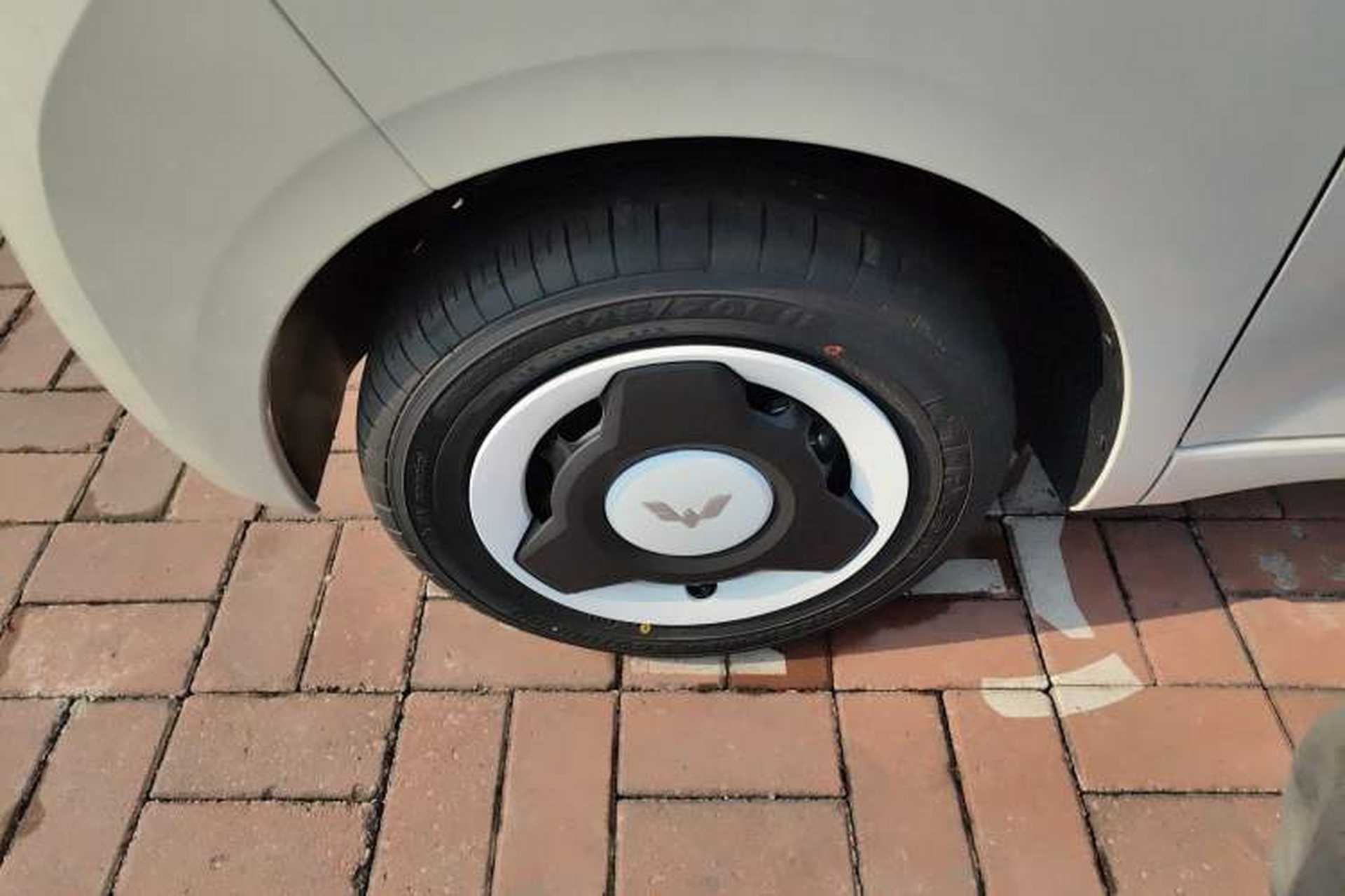 Used Wuling Hongguang MINIEV 2024 3rd Generation 215km Youth Edition Left Front Wheel Hub