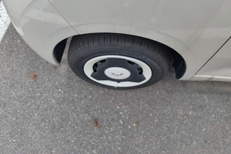 Used Wuling Hongguang MINIEV 2024 3rd Generation 215km Youth Edition Left Front Wheel Hub