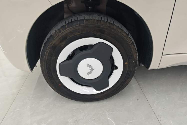 Used Wuling Hongguang MINIEV 2024 3rd Generation 215km Youth Edition Left Front Wheel Hub