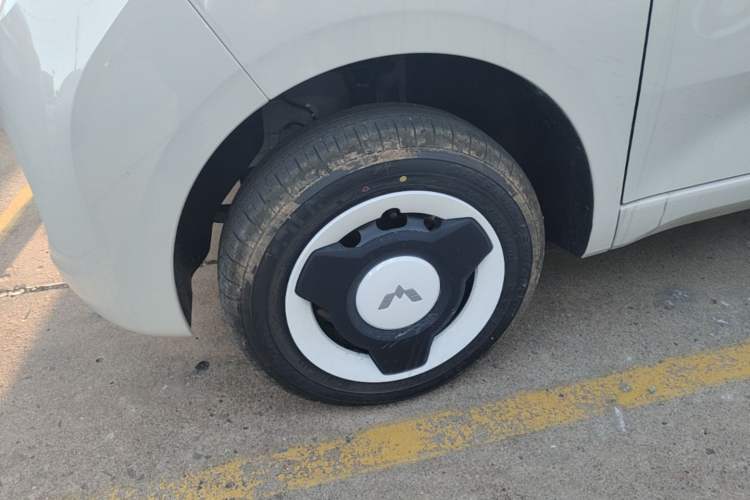 Used Wuling Hongguang MINIEV 2024 3rd Generation 215km Youth Edition Left Front Wheel Hub