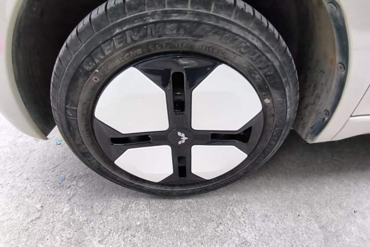 Used Wuling Hongguang MINIEV 2024 3rd Generation 215km Advanced Version Left Front Wheel Hub