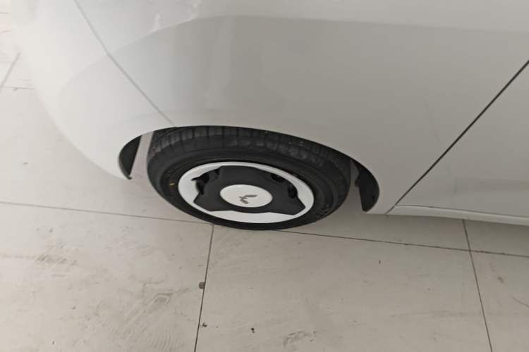 Used Wuling Hongguang MINIEV 2024 3rd Generation 215km Youth Edition Left Front Wheel Hub