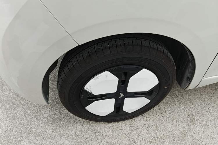Used Wuling Hongguang MINIEV 2024 3rd Generation 215km Advanced Version Left Front Wheel Hub