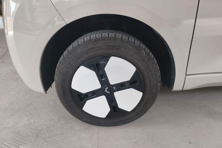 Used Wuling Hongguang MINIEV 2024 3rd Generation 215km Advanced Version Left Front Wheel Hub