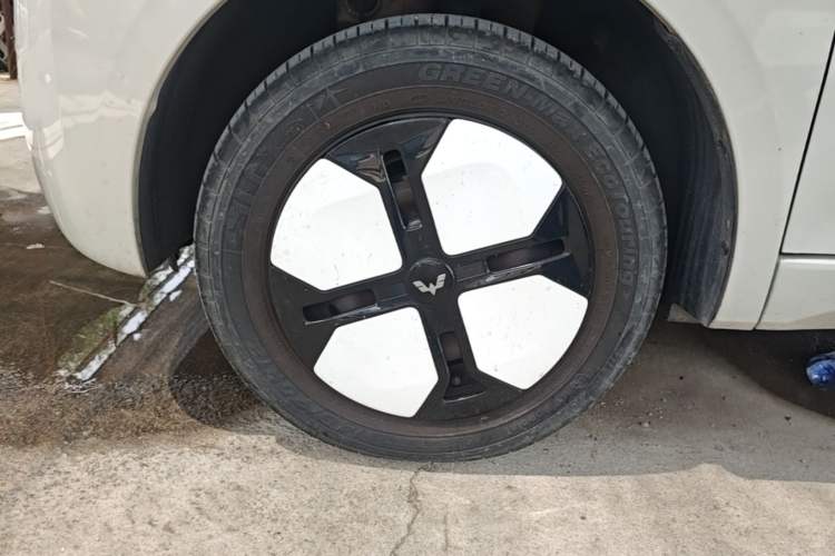 Used Wuling Hongguang MINIEV 2024 3rd Generation 215km Advanced Version Left Front Wheel Hub