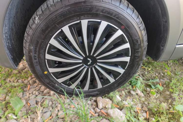 Used Wuling Hongguang MINIEV 2024 3rd Generation 215km Youth Edition Left Front Wheel Hub