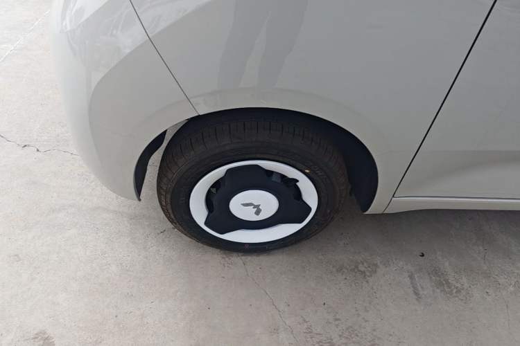 Used Wuling Hongguang MINIEV 2024 3rd Generation 215km Youth Edition Left Front Wheel Hub