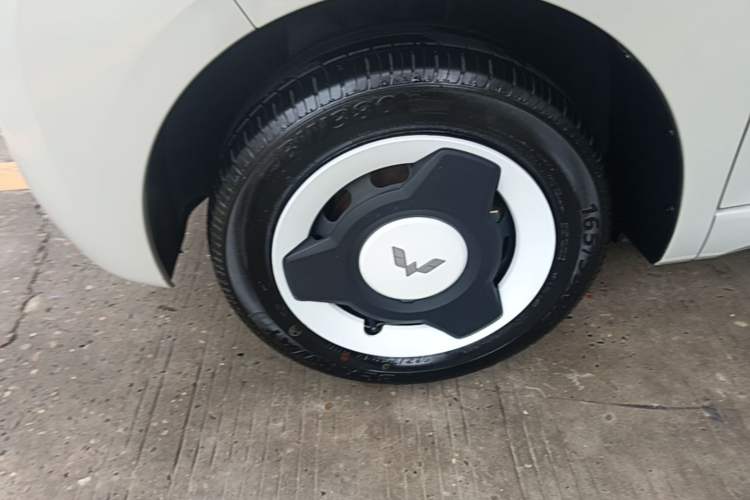 Used Wuling Hongguang MINIEV 2024 3rd Generation 215km Youth Edition Left Front Wheel Hub