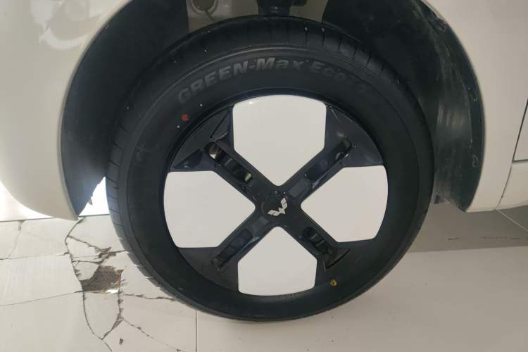 Used Wuling Hongguang MINIEV 2024 3rd Generation 215km Advanced Version Left Front Wheel Hub