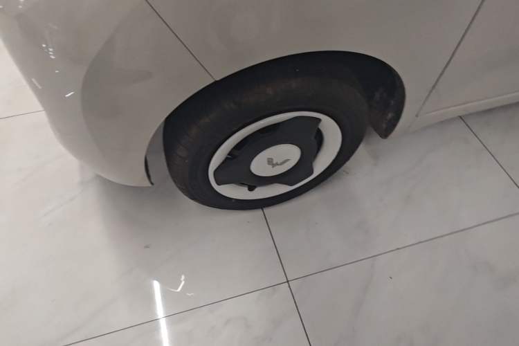 Used Wuling Hongguang MINIEV 2024 3rd Generation 215km Youth Edition Left Front Wheel Hub