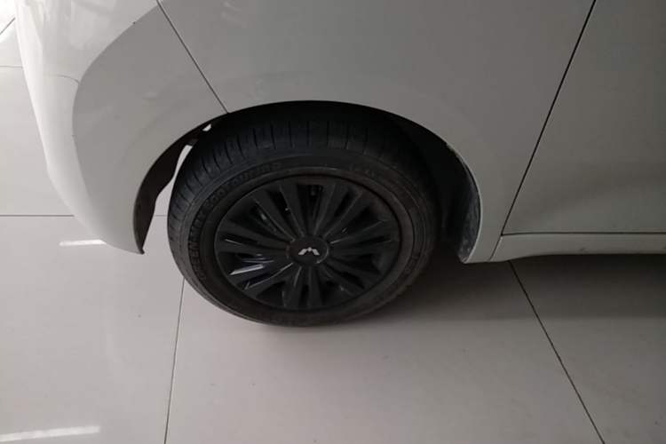 Used Wuling Hongguang MINIEV 2024 3rd Generation 215km Advanced Version Left Front Wheel Hub