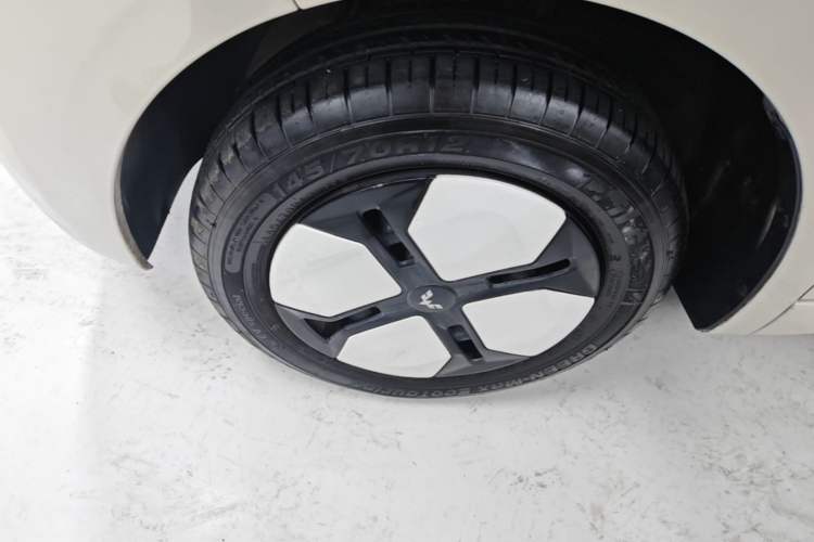 Used Wuling Hongguang MINIEV 2024 3rd Generation 215km Advanced Version Left Front Wheel Hub