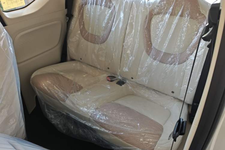 Used Wuling Hongguang MINIEV 2024 3rd Generation 215km Youth Edition Left Rear Seat