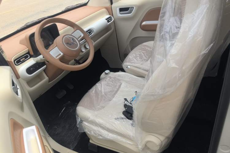 Used Wuling Hongguang MINIEV 2024 3rd Generation 215km Youth Edition Left Rear Seat