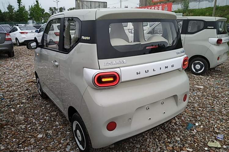 Used Wuling Hongguang MINIEV 2024 3rd Generation 215km Youth Edition Rear Left 45 Deg