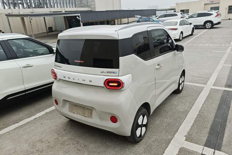 Used Wuling Hongguang MINIEV 2024 3rd Generation 215km Advanced Version Rear Right 45 Deg