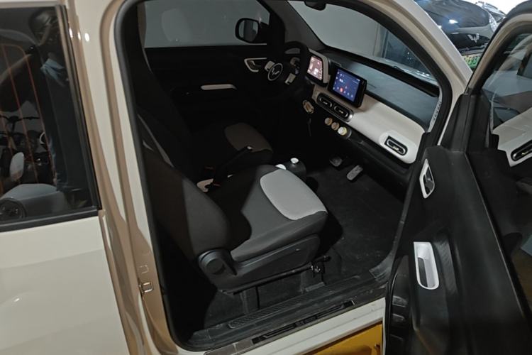 Used Wuling Hongguang MINIEV 2024 3rd Generation 215km Advanced Version Right Front Seat