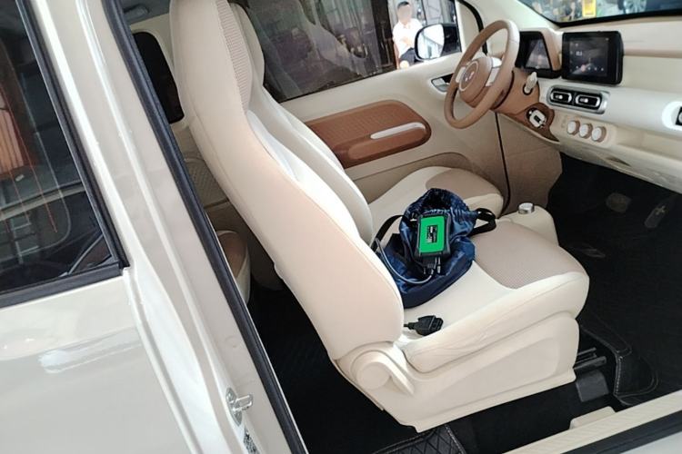Used Wuling Hongguang MINIEV 2024 3rd Generation 215km Advanced Version Right Front Seat