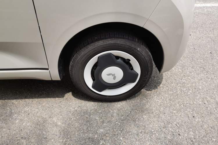 Used Wuling Hongguang MINIEV 2024 3rd Generation 215km Youth Edition Right Front Wheel Hub