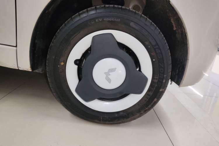 Used Wuling Hongguang MINIEV 2024 3rd Generation 215km Youth Edition Right Front Wheel Hub