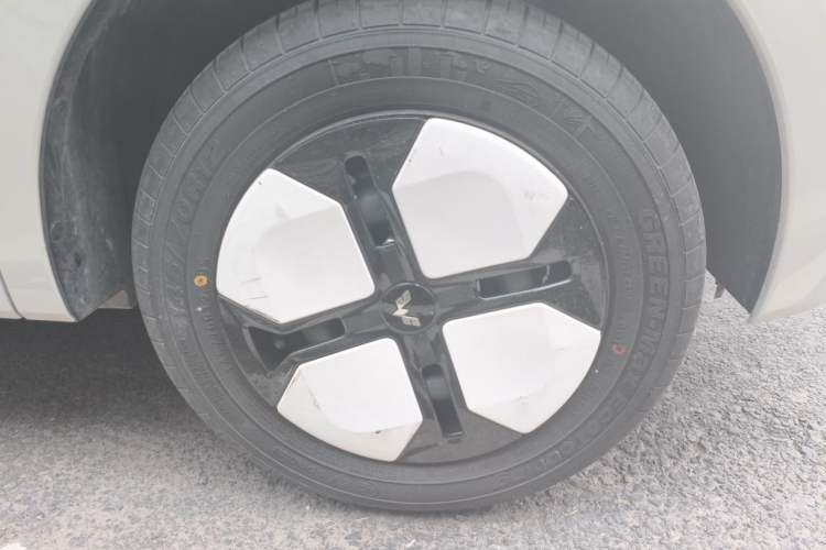 Used Wuling Hongguang MINIEV 2024 3rd Generation 215km Advanced Version Right Front Wheel Hub