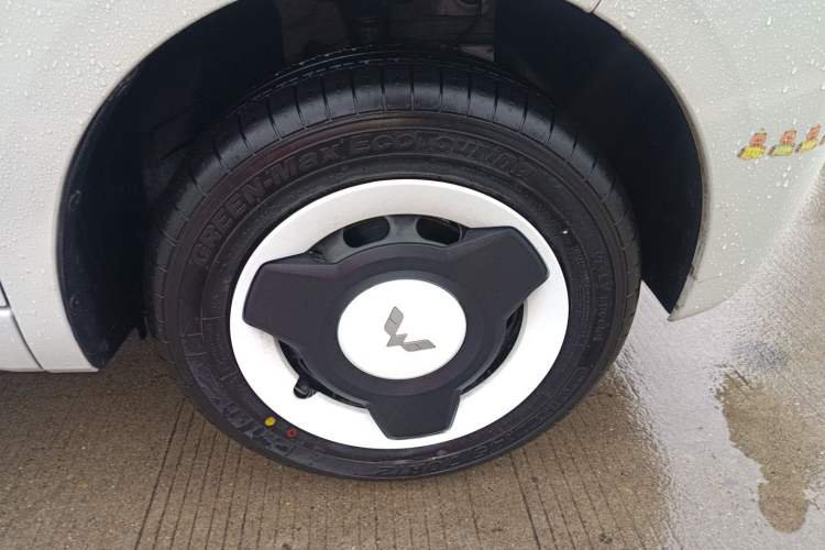 Used Wuling Hongguang MINIEV 2024 3rd Generation 215km Youth Edition Right Front Wheel Hub