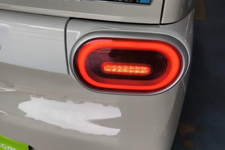 Used Wuling Hongguang MINIEV 2024 3rd Generation 215km Youth Edition Right Rear Taillight