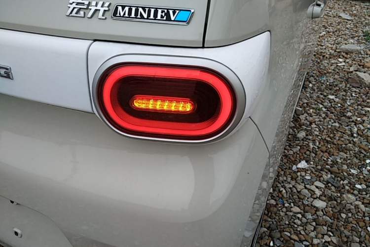 Used Wuling Hongguang MINIEV 2024 3rd Generation 215km Youth Edition Right Rear Taillight