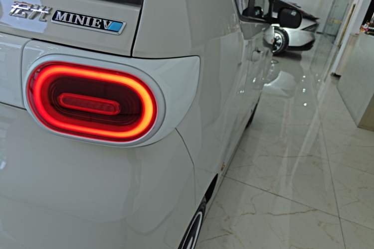 Used Wuling Hongguang MINIEV 2024 3rd Generation 215km Youth Edition Right Rear Taillight