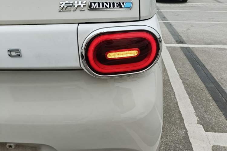 Used Wuling Hongguang MINIEV 2024 3rd Generation 215km Advanced Version Right Rear Taillight