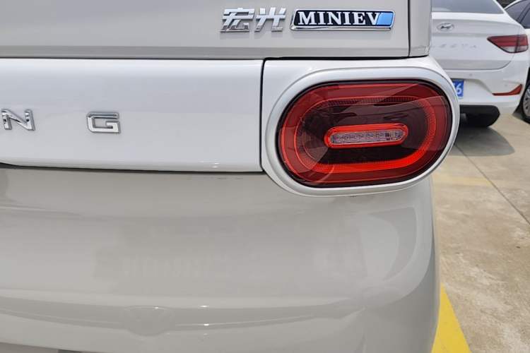 Used Wuling Hongguang MINIEV 2024 3rd Generation 215km Youth Edition Right Rear Taillight