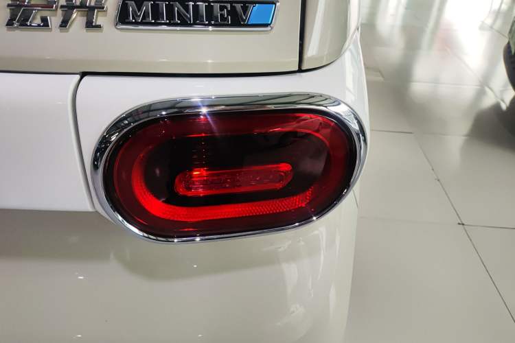 Used Wuling Hongguang MINIEV 2024 3rd Generation 215km Advanced Version Right Rear Taillight