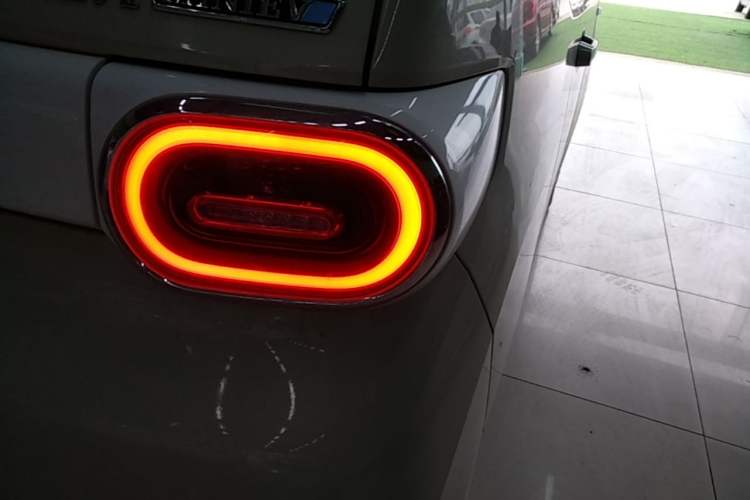 Used Wuling Hongguang MINIEV 2024 3rd Generation 215km Advanced Version Right Rear Taillight