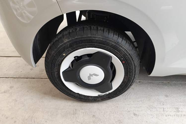 Used Wuling Hongguang MINIEV 2024 3rd Generation 215km Youth Edition Right Rear Wheel Hub