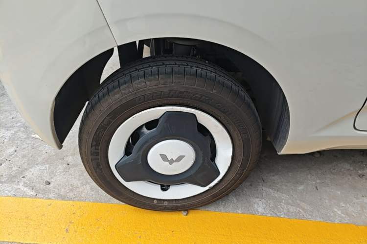 Used Wuling Hongguang MINIEV 2024 3rd Generation 215km Youth Edition Right Rear Wheel Hub