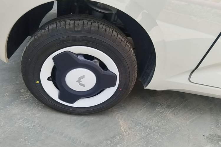 Used Wuling Hongguang MINIEV 2024 3rd Generation 215km Youth Edition Right Rear Wheel Hub