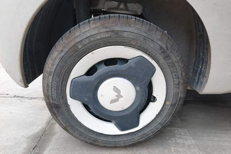 Used Wuling Hongguang MINIEV 2024 3rd Generation 215km Youth Edition Right Rear Wheel Hub