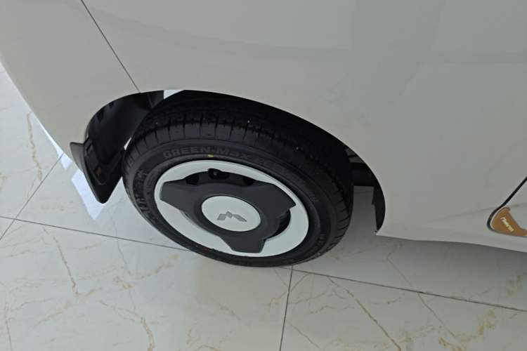 Used Wuling Hongguang MINIEV 2024 3rd Generation 215km Youth Edition Right Rear Wheel Hub