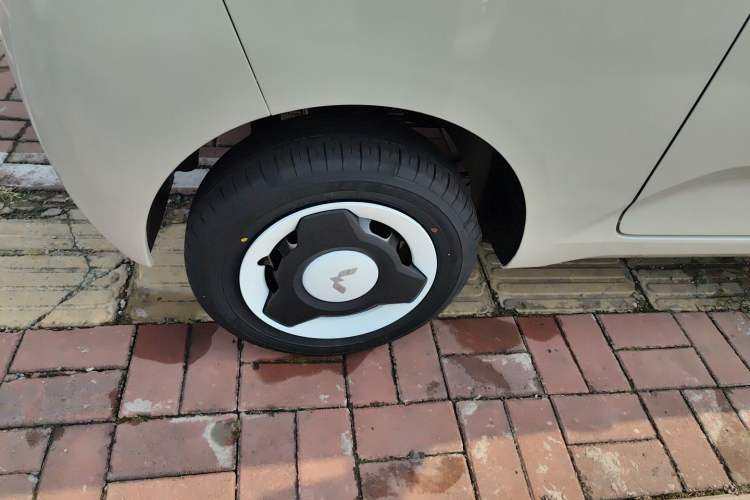 Used Wuling Hongguang MINIEV 2024 3rd Generation 215km Youth Edition Right Rear Wheel Hub