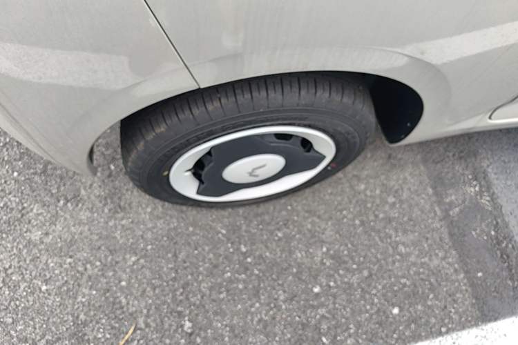 Used Wuling Hongguang MINIEV 2024 3rd Generation 215km Youth Edition Right Rear Wheel Hub